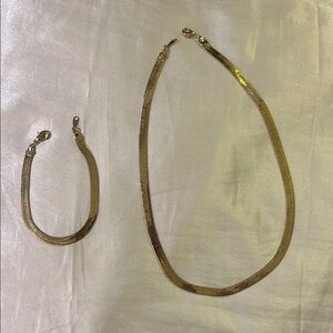 Elegant Gold-Tone Necklace and Bracelet Set